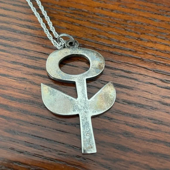 James Avery Silver Flower Pendant on chain - Picture 6 of 6